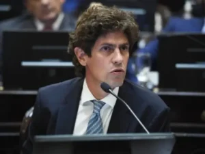 Lousteau dará quórum al tratamientode la ley bases en el senado