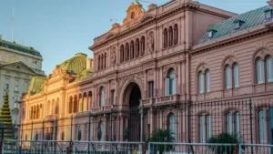 Luego de sumar a Adorni y Santilli, Milei reúne a su nuevo gabinete