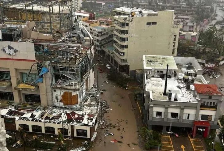 El cantante cedió 10 millones de pesos mexicanos para reconstruir las áreas afectadas por el fenómeno meteorológico que azotó Acapulco.