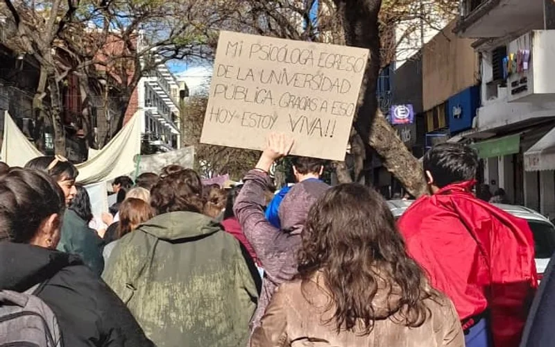 Marcha Federal Universitaria Rosario se moviliza en defensa de la universidad pública