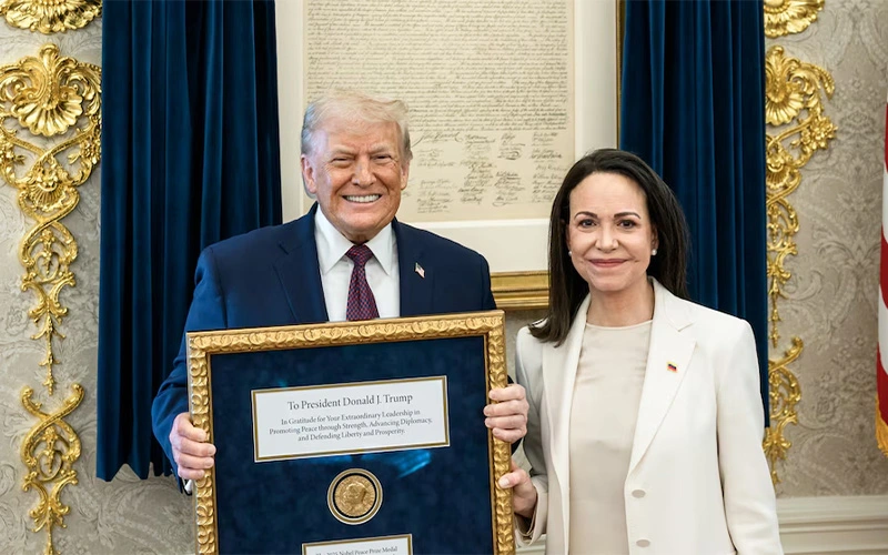 María Corina Machado se reunió con Trump y le regaló su medalla del Premio Nobel de la Paz.