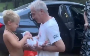 Marley presentó a su nueva hija a su familia.