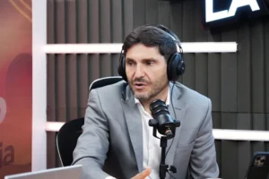 El Gobernador Maximiliano Pullaro visitó los estudios de Rosariolaciudad Media