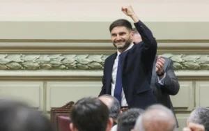 Según Pullaro, "solo un 30% de empleados públicos quedó debajo de la inflación"