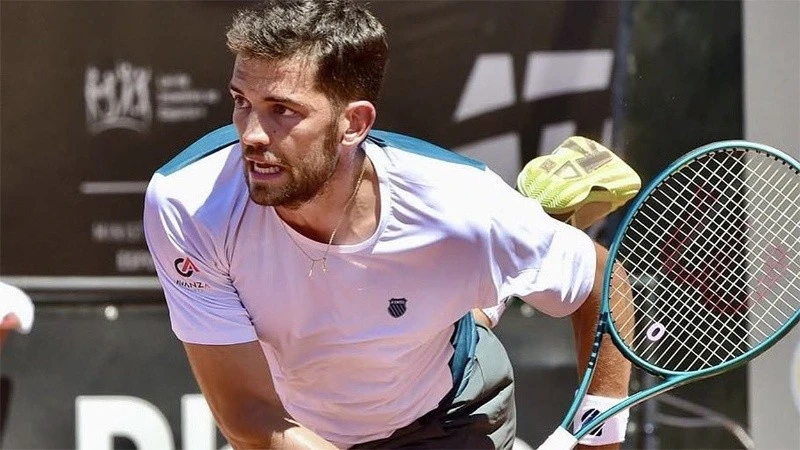 Mensajes de amenazas y apuestas contra un tenista español en Rosario.