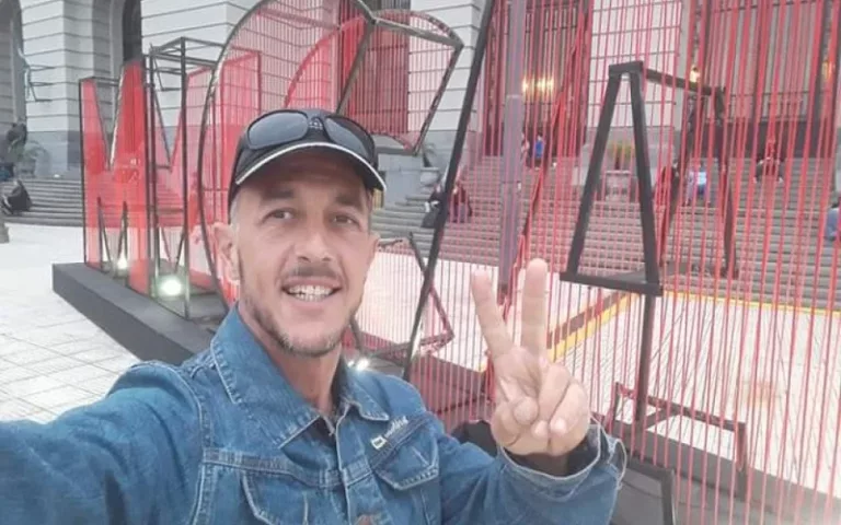 El detenido por el botellazo a Milei tiene antecedentes