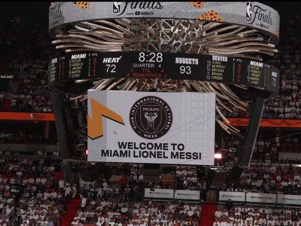 El nombre del jugador apareció de repente en las pantallas gigantes del estadio de los Heat, donde el local perdió el tercer capítulo de la serie en las finales.