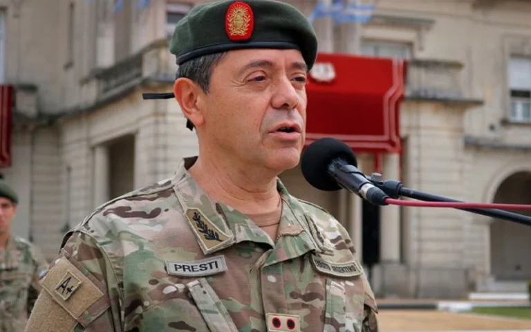 Milei compartió una ceremonia en la Casa Rosada con Carlos Presti, futuro ministro de defensa.