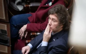 Milei cruza una encuesta sobre jóvenes sin plata a fin de mes