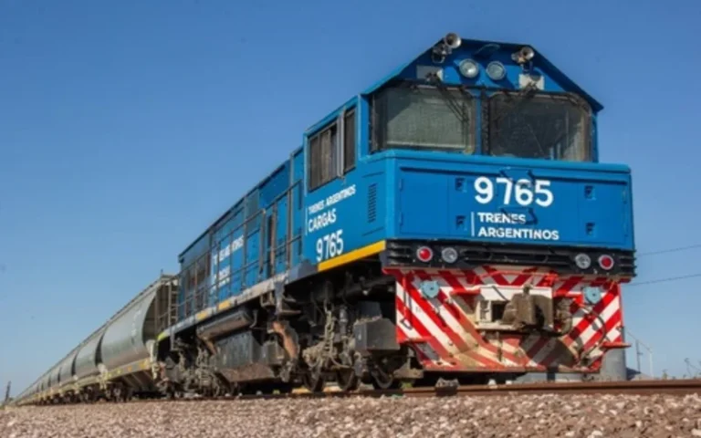 Milei firmó el decreto para la privatización de la empresa Belgrano Cargas