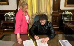 Milei firmó el veto total a la ley de jubilaciones que aprobó el Congreso