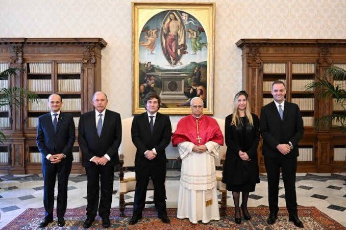 Milei recibirá al papa León XIV en el aeropuerto y sería transmitido