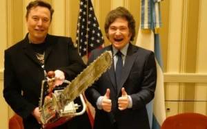Milei se reunió con Elon Musk y le regaló una motosierra