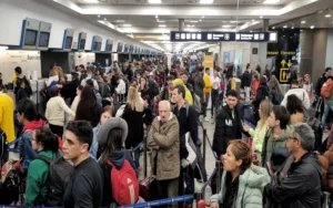 Más de 2.600 pasajeros varados en Aeroparque por un paro