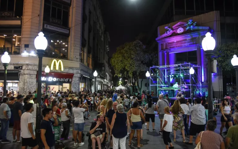Se realizó la última edición de La Noche de las Peatonales