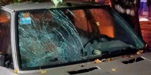 Mujer detenida en barrio Alvear por destrozar el auto de su ex.