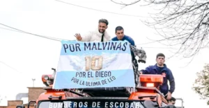 Multitudinario recibimiento a Nico González en las calles de Escobar
