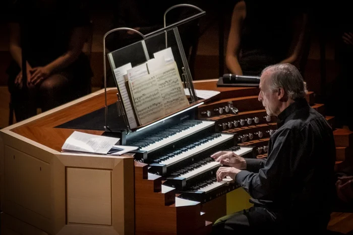 El músico, fundador de la Academia Bach de Buenos Aires, brindó numerosos recitales como organista, clavecinista y director. Tenía 84 años.