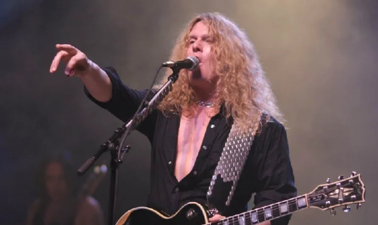 Muere el guitarrista de Whitesnake, John Sykes.