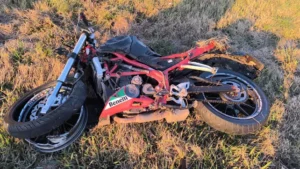 Patrullero en un operativo sobre la ruta 34
