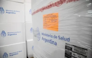 Nación comenzó a distribuir vacunas contra el Dengue priorizando regiones sensibles