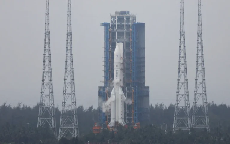 Nave espacial china aterrizó en la cara oculta de la Luna