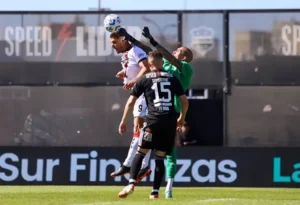Newell's empató con Riestra 3-3.