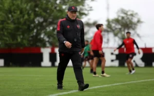 Sin Fernández Cedrés, Newell's espera poder contar con Banega ante Unión