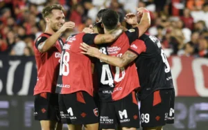 Newell's ganó y se metió en zona de clasificación