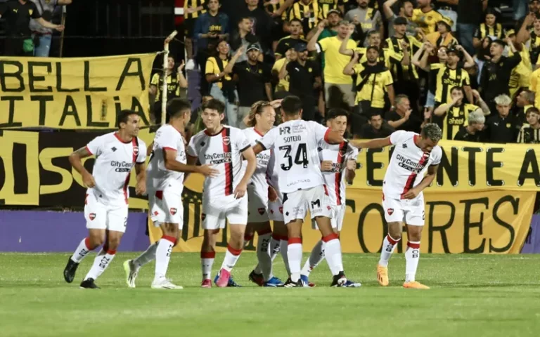 Newell's venció a Peñarol 1 a 0 en Montevideo