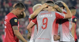 Newell's fue goleado por Estudiantes de La Plata.