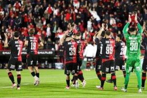 Newell’s visita a Estudiantes en La Plata con la mira puesta en sumar y llegar mejor perfilado al clásico del próximo fin de semana.