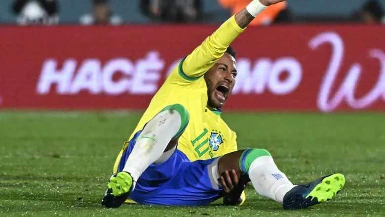 El delantero brasileño debió abandonar el partido contra Uruguay el último martes porque se rompió el ligamento cruzado anterior de la rodilla izquierda.