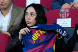 Nicki Nicole alentó desde la tribuna a Lamine Yamal en la victoria del Barcelona.