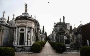 Nueva recorrida guiada por el cementerio El Salvador