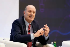 Para Sturzenegger, en Argentina "hay riesgo kuka"