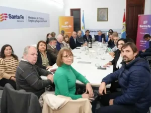 la proincia busca cerrar paritarias de salud