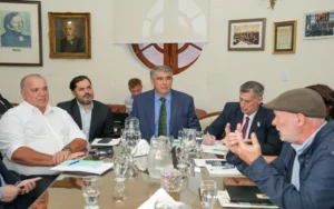 Paritaria en Santa Fe La Provincia ofreció 8% de aumento a los estatales