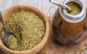 Paro de productores de yerba genera dudas sobre el abastecimiento en el verano