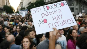 Paro en todas las universidades del país en contra del veto de Milei