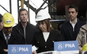 Patricia Bullrich participó en la quema de los 460 kilos de cocaína hallados en un barco en San Lorenzo