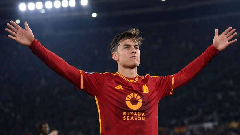 El delantero de la Roma Paulo Dybala vuelve a ser tenido en consideración por el entrenador para la doble fecha de Eliminatorias. 