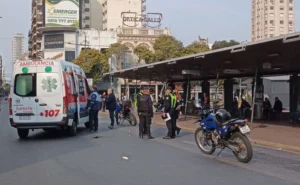 Joven peatón atropellado por un monopatín eléctrico en el centro de Rosario.