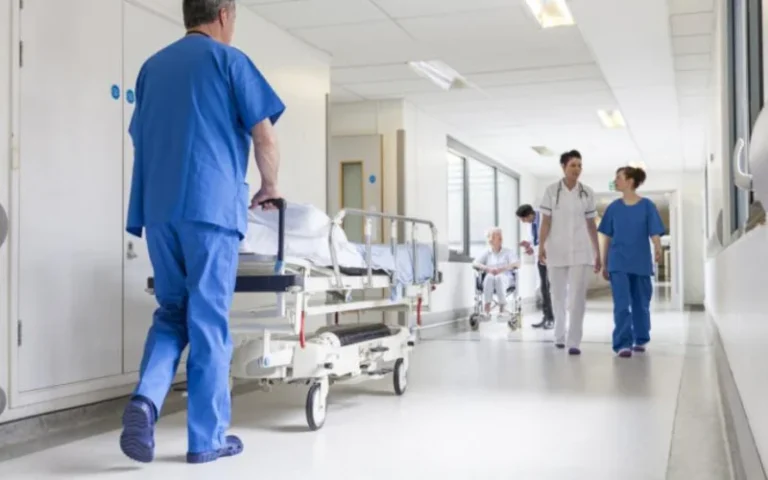 Personal de salud privada evalúa nuevas medidas de fuerza