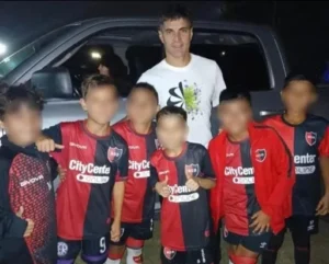 niños jugadores de newell´s suspendidos
