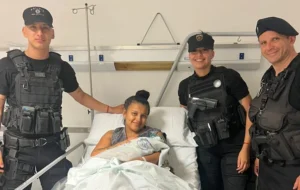 policías al servicio de la comunidad