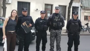 Patrullero de la policía de Rosario en un operativo nocturno