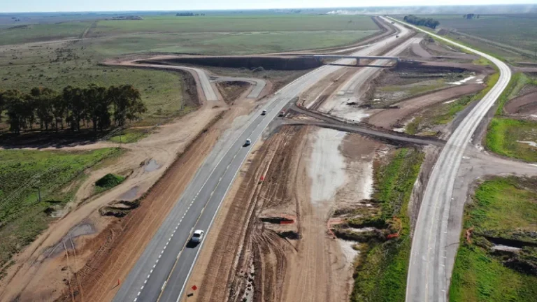 Por el temporal, permanecen cortadas varias rutas de la región
