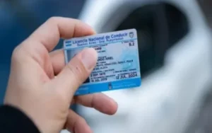 Por falta de insumos, prorrogan vencimientos de licencias de conducir