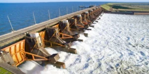 Yacyretá genera menos de energía por la bajante del río Paraná